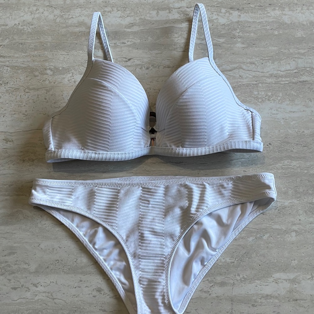 Woman’s Shade & Shore bikini